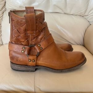 FRYE AND CO. Tan Leather Ankle Boots